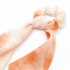 Cinta elástica con pañuelo un diseño de moda, color naranja-blanco.
