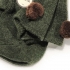 Calcetín verde oscuro con pompón marrón para mujer de la talla 35-40