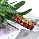 Pulsera de tela taurina rosa con símbolos representativos.Cierre de bola ajustable para hombres y mujeres.Diferentes modelos